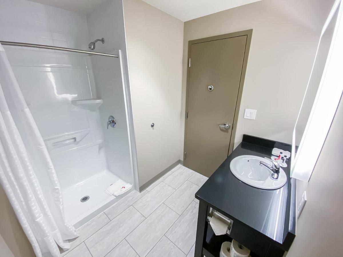 Super 8 By Wyndham Moosonee Hotel Exterior photo